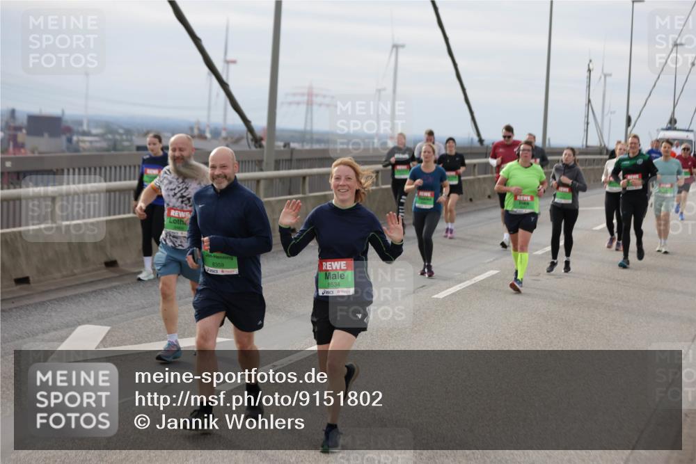03.10.2025 - Köhlbrandbrückenlauf Jannik Wohlers http://msf.ph/oto/9151802 03.10.2025 15:59:24 Position 1 8359, 8534 meine-sportfotos.de