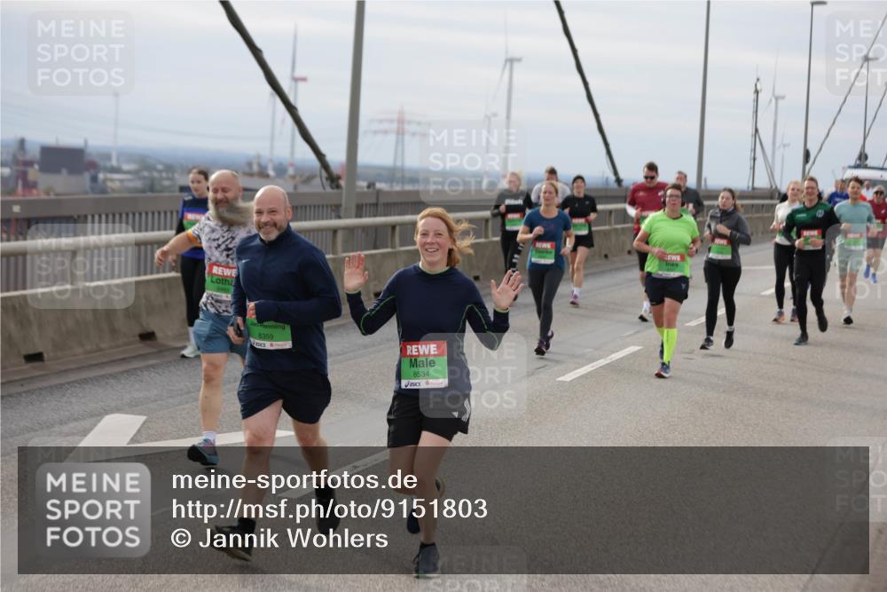 03.10.2025 - Köhlbrandbrückenlauf Jannik Wohlers http://msf.ph/oto/9151803 03.10.2025 15:59:24 Position 1 8359, 8534 meine-sportfotos.de
