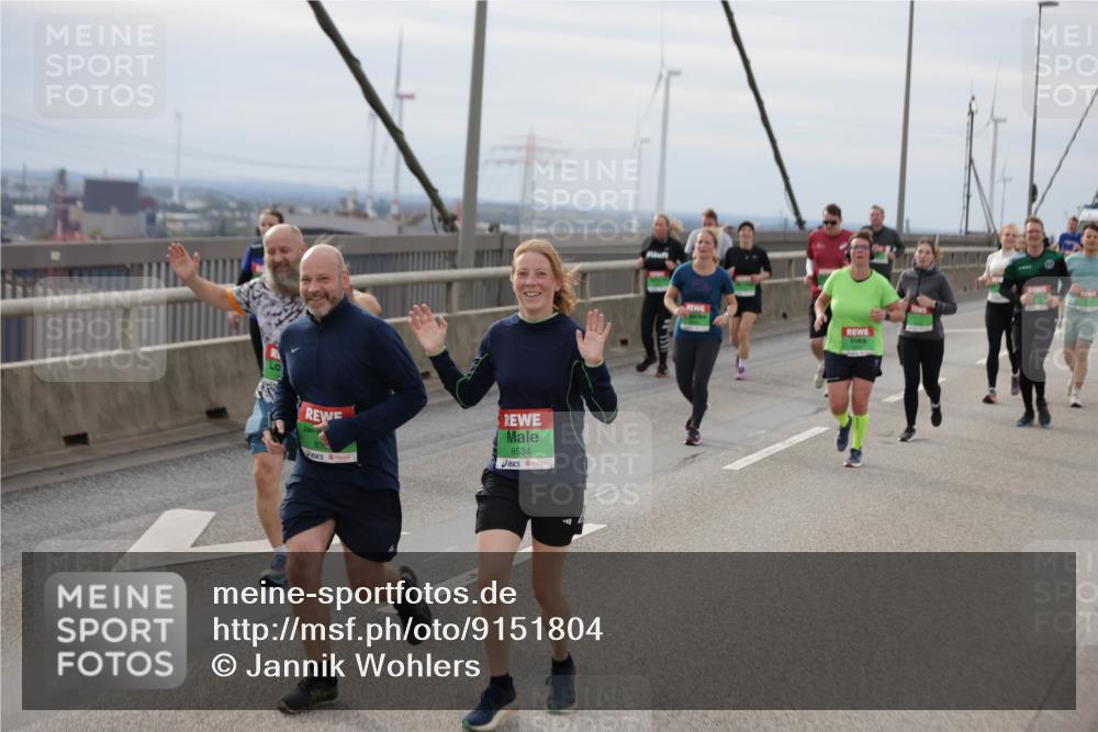03.10.2025 - Köhlbrandbrückenlauf Jannik Wohlers http://msf.ph/oto/9151804 03.10.2025 15:59:24 Position 1 83, 8534 meine-sportfotos.de