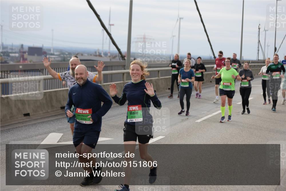 03.10.2025 - Köhlbrandbrückenlauf Jannik Wohlers http://msf.ph/oto/9151806 03.10.2025 15:59:25 Position 1 8359, 8534 meine-sportfotos.de