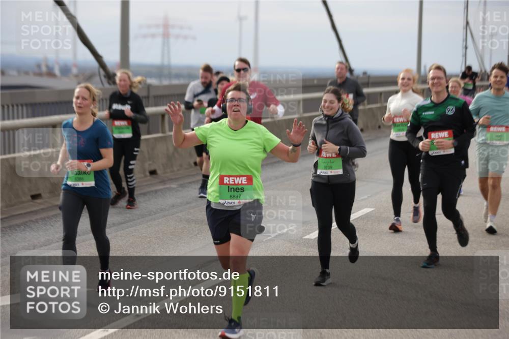 03.10.2025 - Köhlbrandbrückenlauf Jannik Wohlers http://msf.ph/oto/9151811 03.10.2025 15:59:27 Position 1 8386, 20, 8897, 9709, 96 meine-sportfotos.de