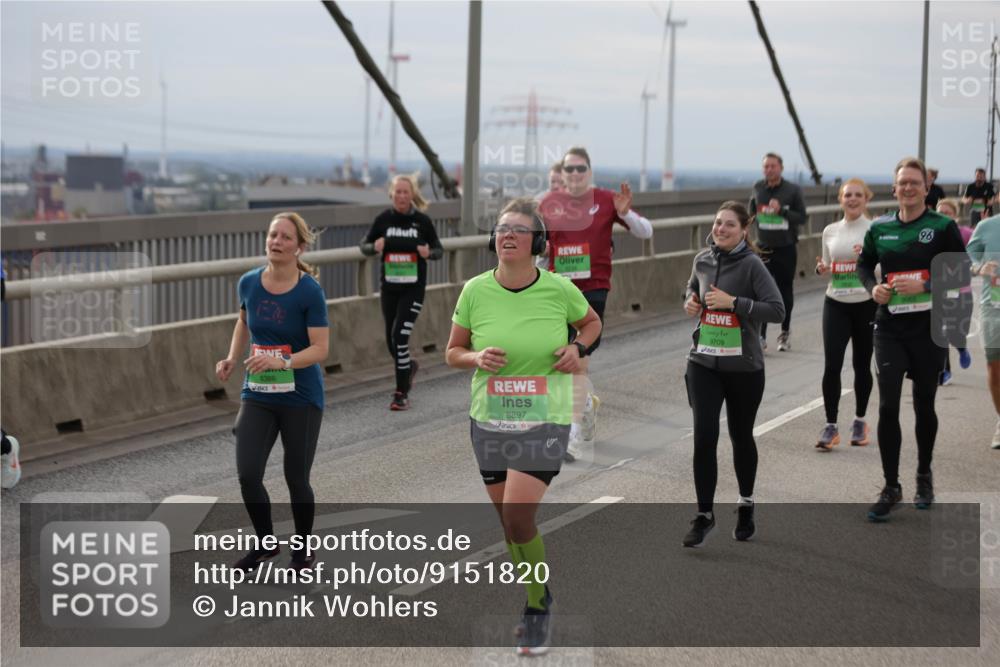 03.10.2025 - Köhlbrandbrückenlauf Jannik Wohlers http://msf.ph/oto/9151820 03.10.2025 15:59:27 Position 1 8386, 8897, 9709, 96 meine-sportfotos.de