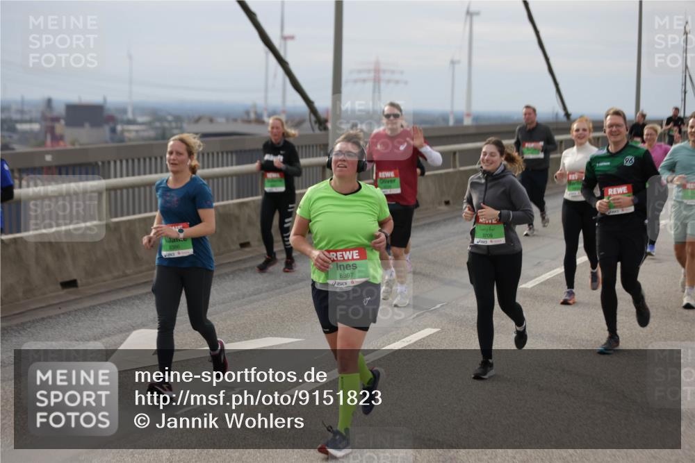 03.10.2025 - Köhlbrandbrückenlauf Jannik Wohlers http://msf.ph/oto/9151823 03.10.2025 15:59:27 Position 1 8386, 8897, 9709, 96 meine-sportfotos.de