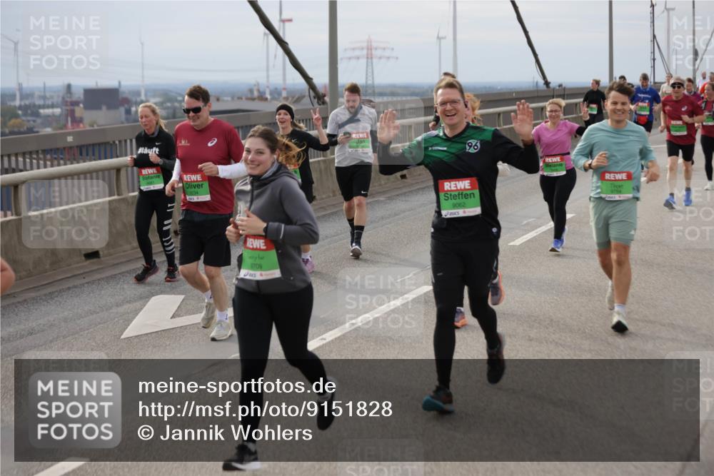 03.10.2025 - Köhlbrandbrückenlauf Jannik Wohlers http://msf.ph/oto/9151828 03.10.2025 15:59:29 Position 1 9234, 9709, 9062 meine-sportfotos.de