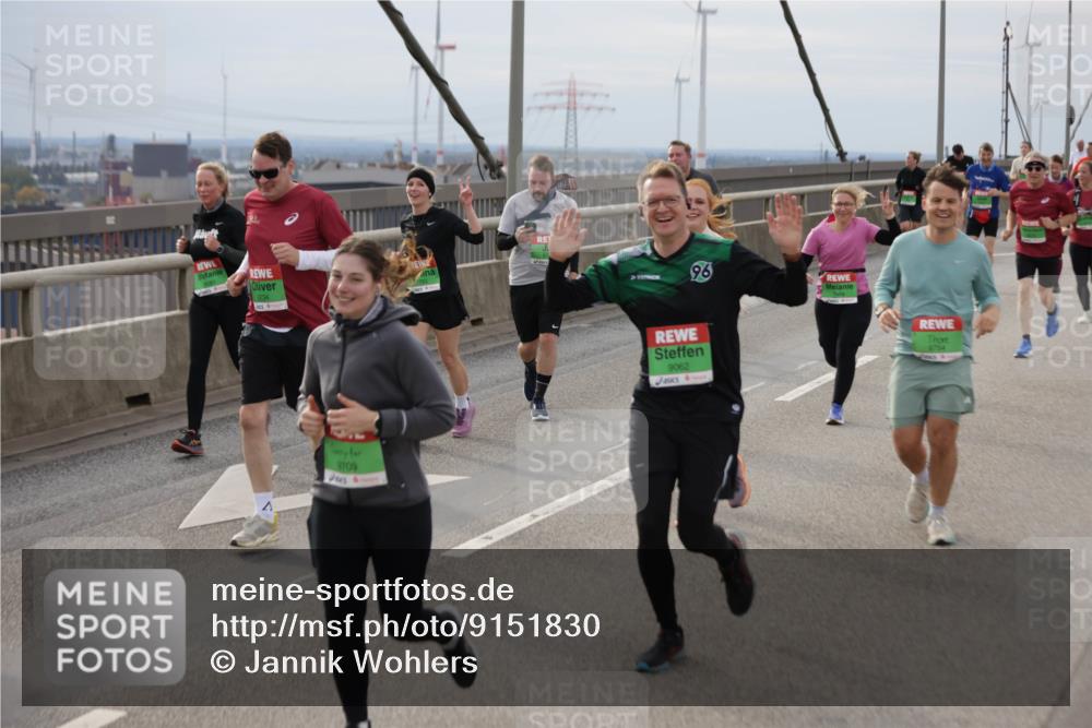 03.10.2025 - Köhlbrandbrückenlauf Jannik Wohlers http://msf.ph/oto/9151830 03.10.2025 15:59:29 Position 1 081, 9709, 9062, 9754 meine-sportfotos.de