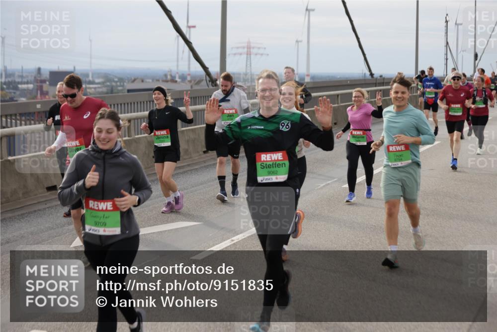 03.10.2025 - Köhlbrandbrückenlauf Jannik Wohlers http://msf.ph/oto/9151835 03.10.2025 15:59:29 Position 1 9709, 96, 9062, 9754 meine-sportfotos.de