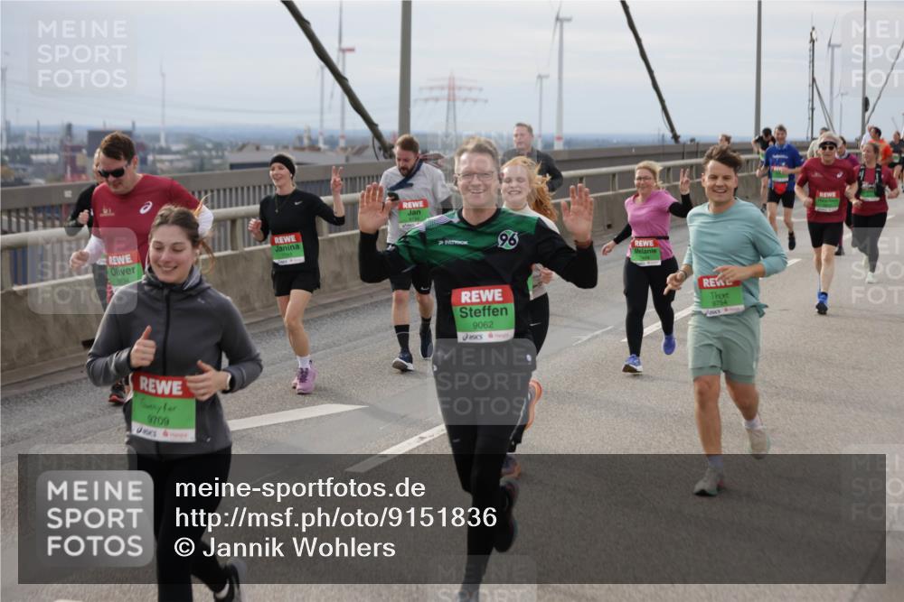 03.10.2025 - Köhlbrandbrückenlauf Jannik Wohlers http://msf.ph/oto/9151836 03.10.2025 15:59:29 Position 1 9709, 96, 9062, 9754 meine-sportfotos.de