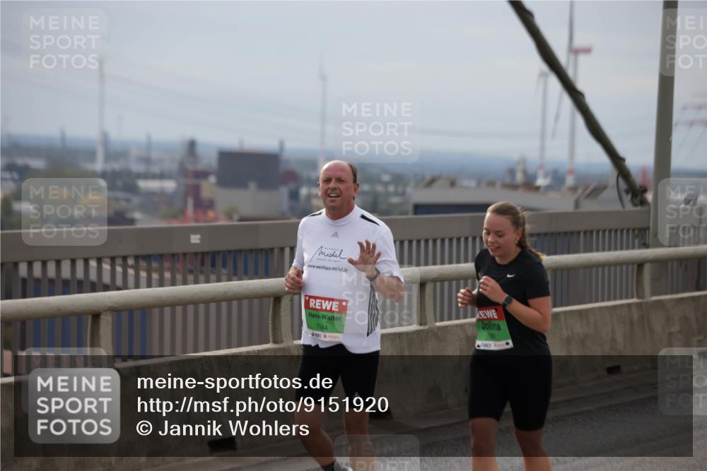03.10.2025 - Köhlbrandbrückenlauf Jannik Wohlers http://msf.ph/oto/9151920 03.10.2025 15:59:45 Position 1 7984 meine-sportfotos.de