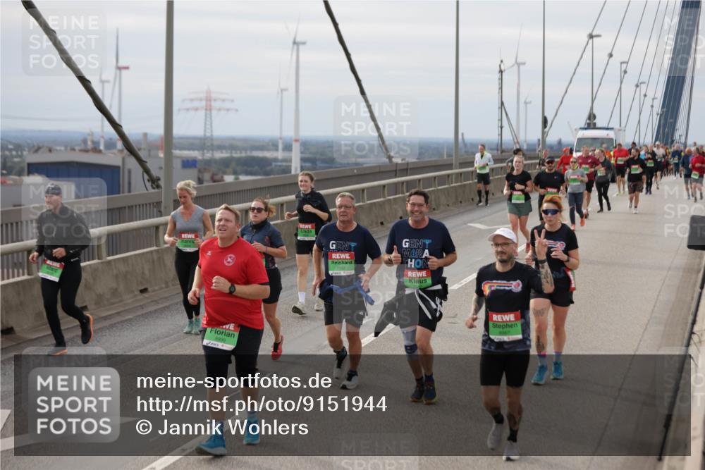 03.10.2025 - Köhlbrandbrückenlauf Jannik Wohlers http://msf.ph/oto/9151944 03.10.2025 15:59:57 Position 1 8999, 7152, 8987 meine-sportfotos.de