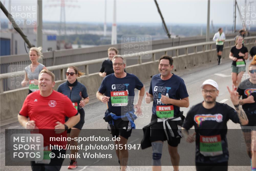 03.10.2025 - Köhlbrandbrückenlauf Jannik Wohlers http://msf.ph/oto/9151947 03.10.2025 15:59:57 Position 1 7152, 0310, 800 meine-sportfotos.de