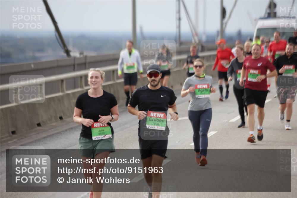 03.10.2025 - Köhlbrandbrückenlauf Jannik Wohlers http://msf.ph/oto/9151963 03.10.2025 16:00:01 Position 1 9680, 7038, 9312 meine-sportfotos.de