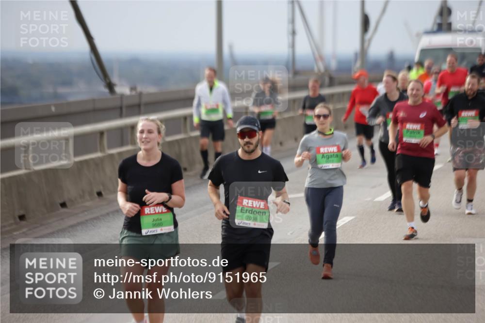 03.10.2025 - Köhlbrandbrückenlauf Jannik Wohlers http://msf.ph/oto/9151965 03.10.2025 16:00:01 Position 1 9680, 7038, 9312 meine-sportfotos.de