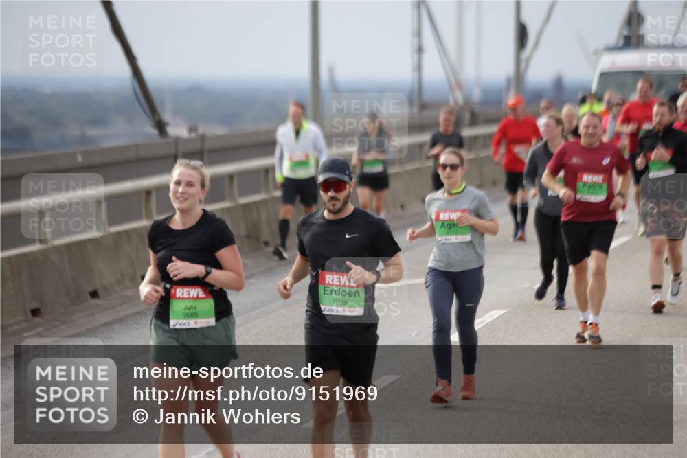 03.10.2025 - Köhlbrandbrückenlauf Jannik Wohlers http://msf.ph/oto/9151969 03.10.2025 16:00:01 Position 1 9680, 7038, 9312 meine-sportfotos.de
