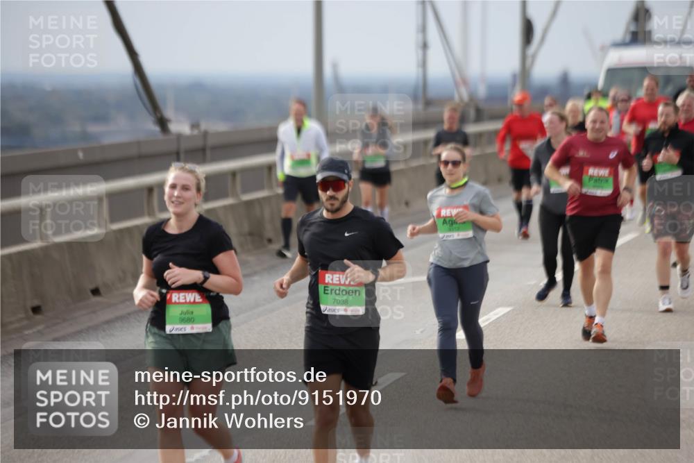 03.10.2025 - Köhlbrandbrückenlauf Jannik Wohlers http://msf.ph/oto/9151970 03.10.2025 16:00:01 Position 1 9680, 7038, 9312 meine-sportfotos.de