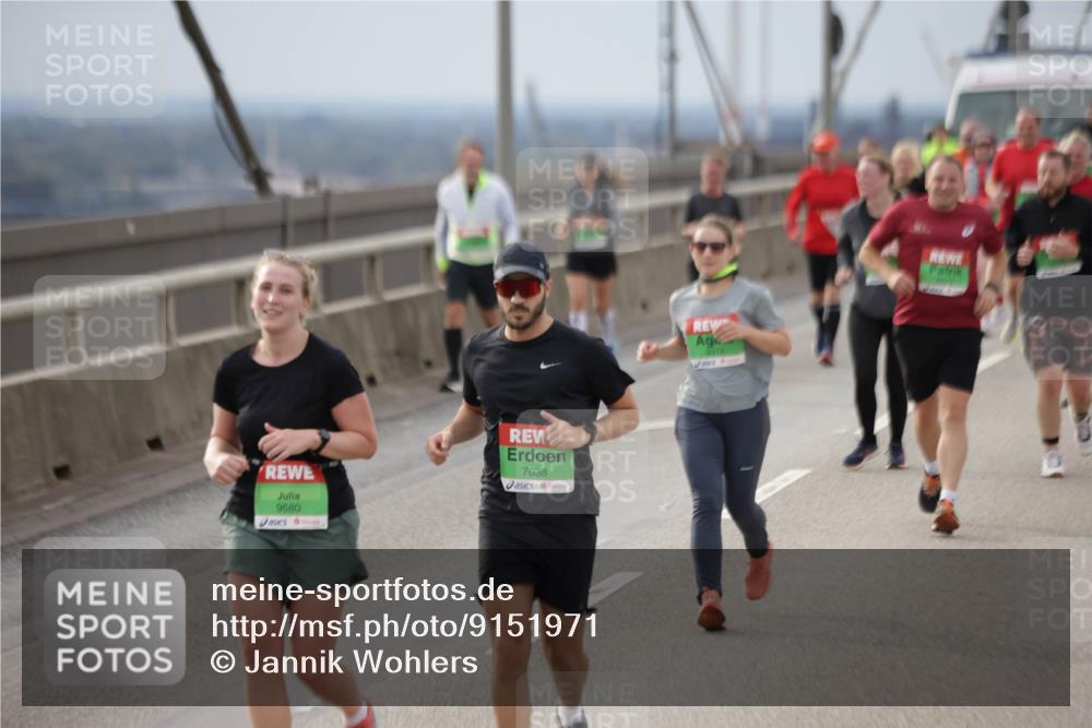 03.10.2025 - Köhlbrandbrückenlauf Jannik Wohlers http://msf.ph/oto/9151971 03.10.2025 16:00:01 Position 1 9680, 7038, 9312 meine-sportfotos.de