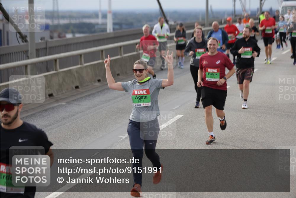 03.10.2025 - Köhlbrandbrückenlauf Jannik Wohlers http://msf.ph/oto/9151991 03.10.2025 16:00:05 Position 1 7036, 9312, 8023 meine-sportfotos.de