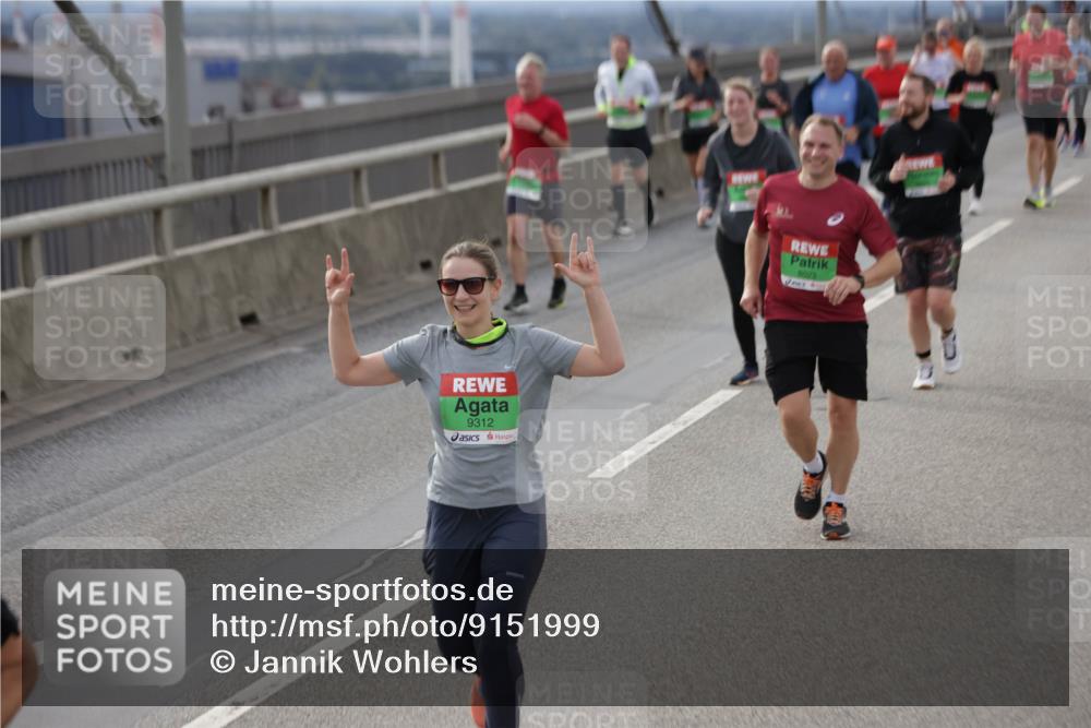 03.10.2025 - Köhlbrandbrückenlauf Jannik Wohlers http://msf.ph/oto/9151999 03.10.2025 16:00:06 Position 1 9312, 8023 meine-sportfotos.de