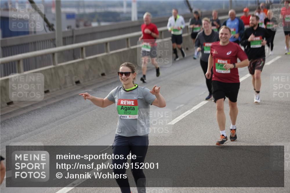 03.10.2025 - Köhlbrandbrückenlauf Jannik Wohlers http://msf.ph/oto/9152001 03.10.2025 16:00:06 Position 1 9312 meine-sportfotos.de