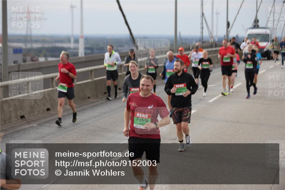 03.10.2025 - Köhlbrandbrückenlauf Jannik Wohlers http://msf.ph/oto/9152003 03.10.2025 16:00:06 Position 1 8023 meine-sportfotos.de