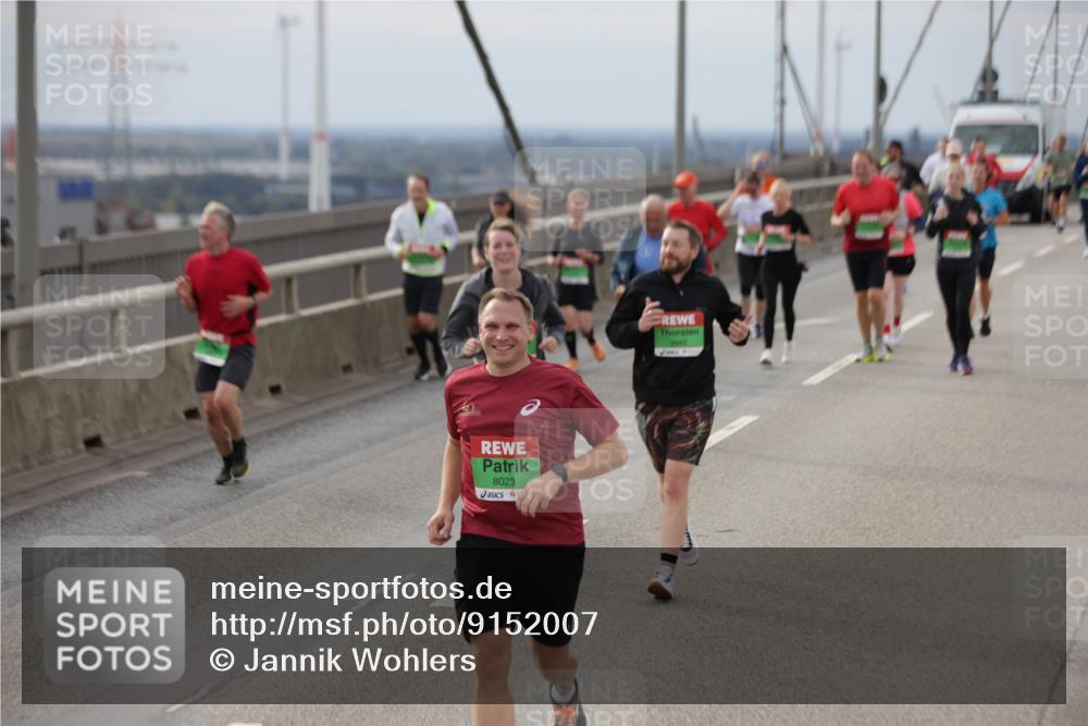 03.10.2025 - Köhlbrandbrückenlauf Jannik Wohlers http://msf.ph/oto/9152007 03.10.2025 16:00:07 Position 1 8023, 8945 meine-sportfotos.de