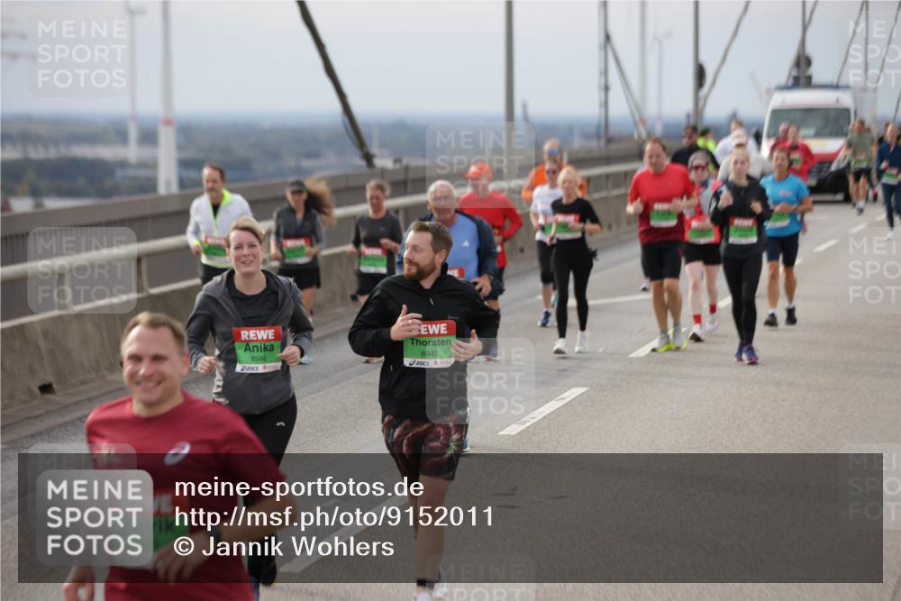 03.10.2025 - Köhlbrandbrückenlauf Jannik Wohlers http://msf.ph/oto/9152011 03.10.2025 16:00:07 Position 1 8946, 8945 meine-sportfotos.de
