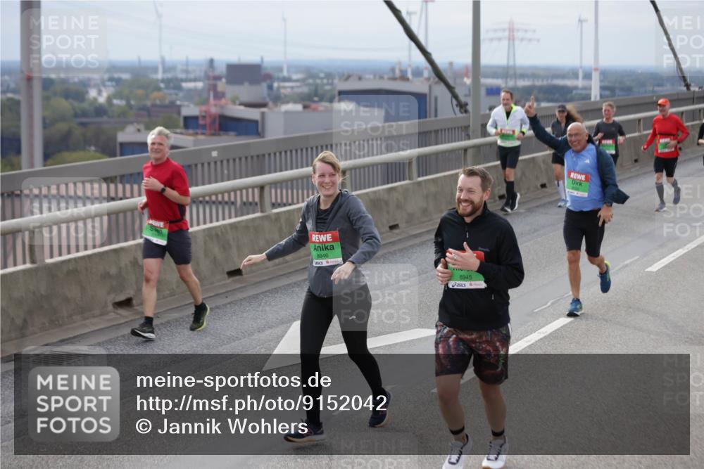 03.10.2025 - Köhlbrandbrückenlauf Jannik Wohlers http://msf.ph/oto/9152042 03.10.2025 16:00:10 Position 1 8946, 8945 meine-sportfotos.de