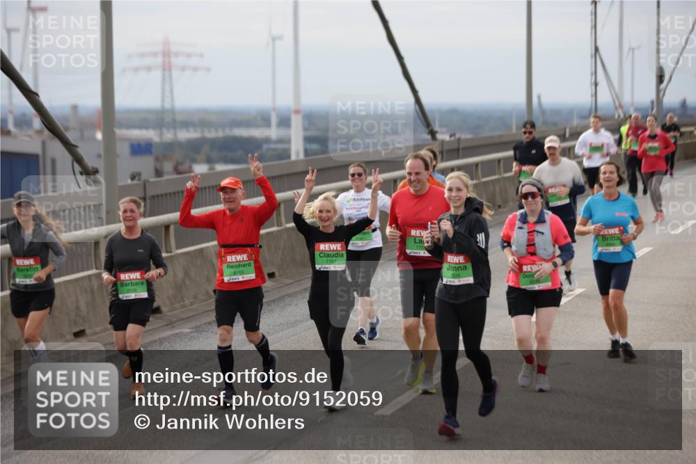 03.10.2025 - Köhlbrandbrückenlauf Jannik Wohlers http://msf.ph/oto/9152059 03.10.2025 16:00:12 Position 1 8160, 8159, 7707, 9636 meine-sportfotos.de