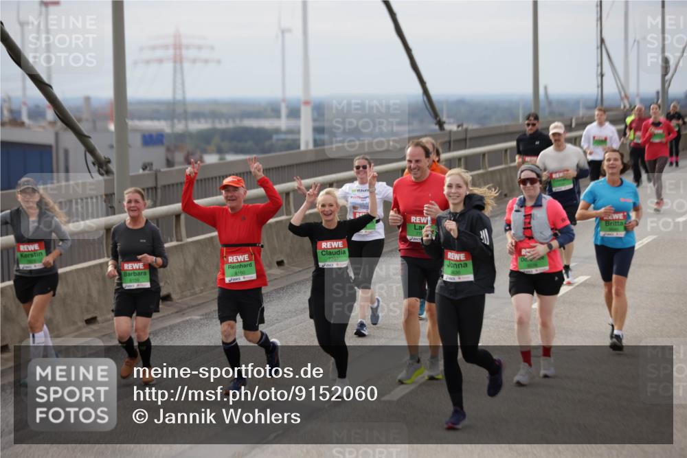 03.10.2025 - Köhlbrandbrückenlauf Jannik Wohlers http://msf.ph/oto/9152060 03.10.2025 16:00:12 Position 1 8159, 8160, 7707 meine-sportfotos.de