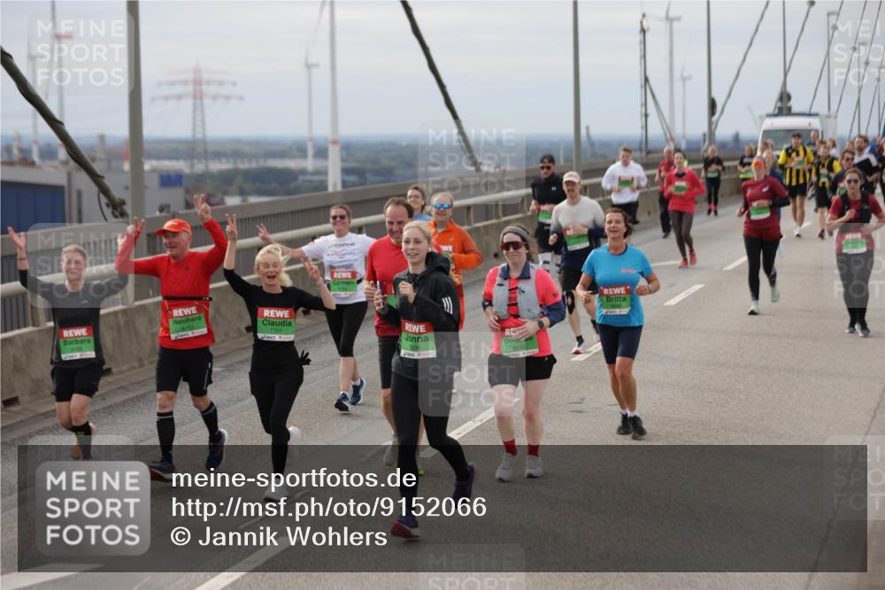 03.10.2025 - Köhlbrandbrückenlauf Jannik Wohlers http://msf.ph/oto/9152066 03.10.2025 16:00:13 Position 1 8159, 6160, 7707, 9636 meine-sportfotos.de
