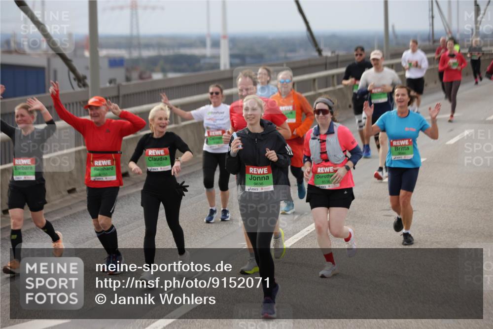 03.10.2025 - Köhlbrandbrückenlauf Jannik Wohlers http://msf.ph/oto/9152071 03.10.2025 16:00:13 Position 1 159, 8160, 7707, 9636, 8536 meine-sportfotos.de