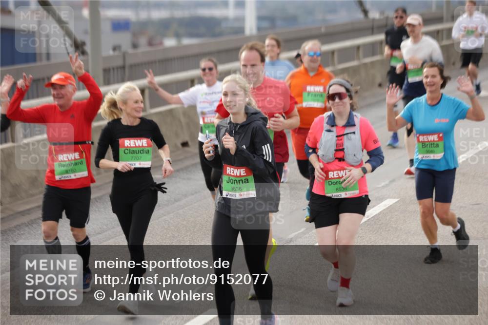 03.10.2025 - Köhlbrandbrückenlauf Jannik Wohlers http://msf.ph/oto/9152077 03.10.2025 16:00:13 Position 1 8160, 7707, 1029, 9040, 9636, 8536 meine-sportfotos.de