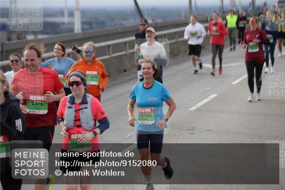 03.10.2025 - Köhlbrandbrückenlauf Jannik Wohlers http://msf.ph/oto/9152080 03.10.2025 16:00:14 Position 1 7755, 1925, 7979, 9040 meine-sportfotos.de