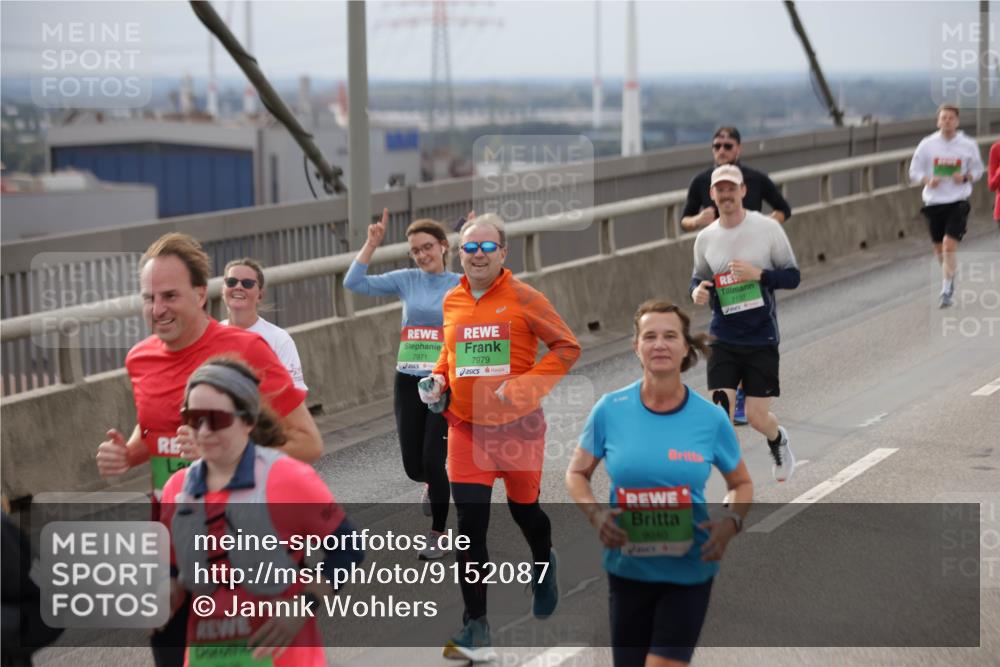 03.10.2025 - Köhlbrandbrückenlauf Jannik Wohlers http://msf.ph/oto/9152087 03.10.2025 16:00:15 Position 1 7971, 7979, 9040, 7137 meine-sportfotos.de