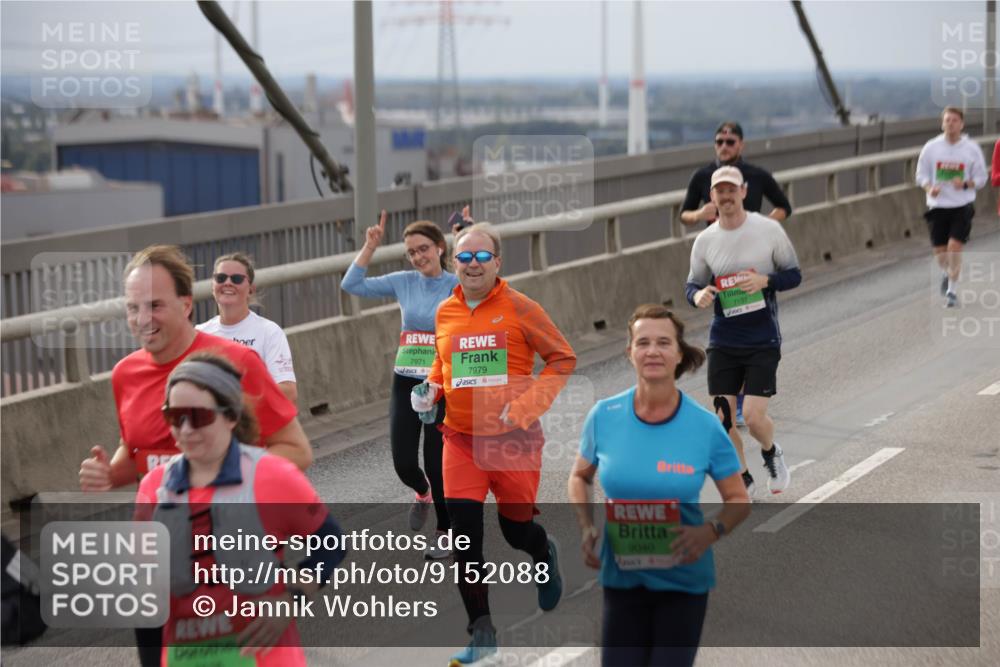 03.10.2025 - Köhlbrandbrückenlauf Jannik Wohlers http://msf.ph/oto/9152088 03.10.2025 16:00:15 Position 1 7971, 7979, 9040, 7137 meine-sportfotos.de