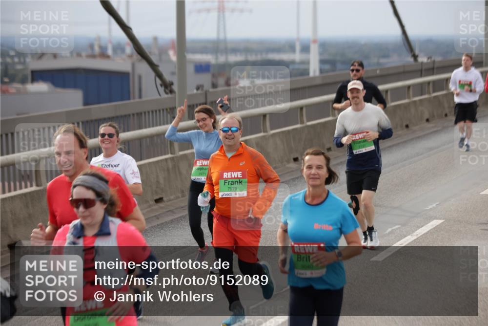 03.10.2025 - Köhlbrandbrückenlauf Jannik Wohlers http://msf.ph/oto/9152089 03.10.2025 16:00:15 Position 1 7971, 7979, 0040, 7137 meine-sportfotos.de