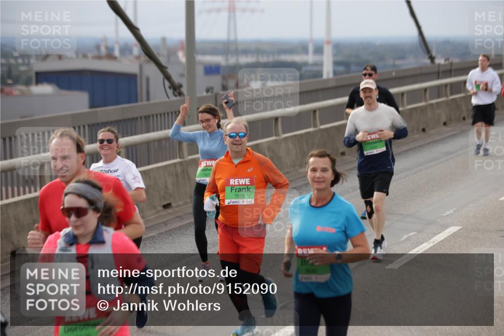 03.10.2025 - Köhlbrandbrückenlauf Jannik Wohlers http://msf.ph/oto/9152090 03.10.2025 16:00:15 Position 1 7971, 7979, 9040, 7137 meine-sportfotos.de