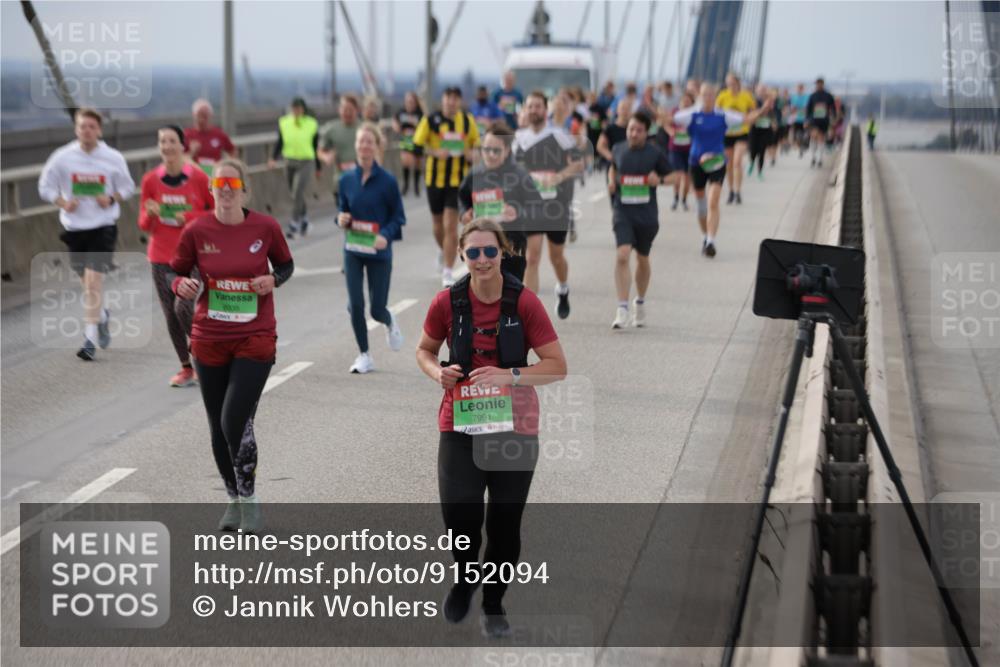 03.10.2025 - Köhlbrandbrückenlauf Jannik Wohlers http://msf.ph/oto/9152094 03.10.2025 16:00:17 Position 1 8335, 7991 meine-sportfotos.de