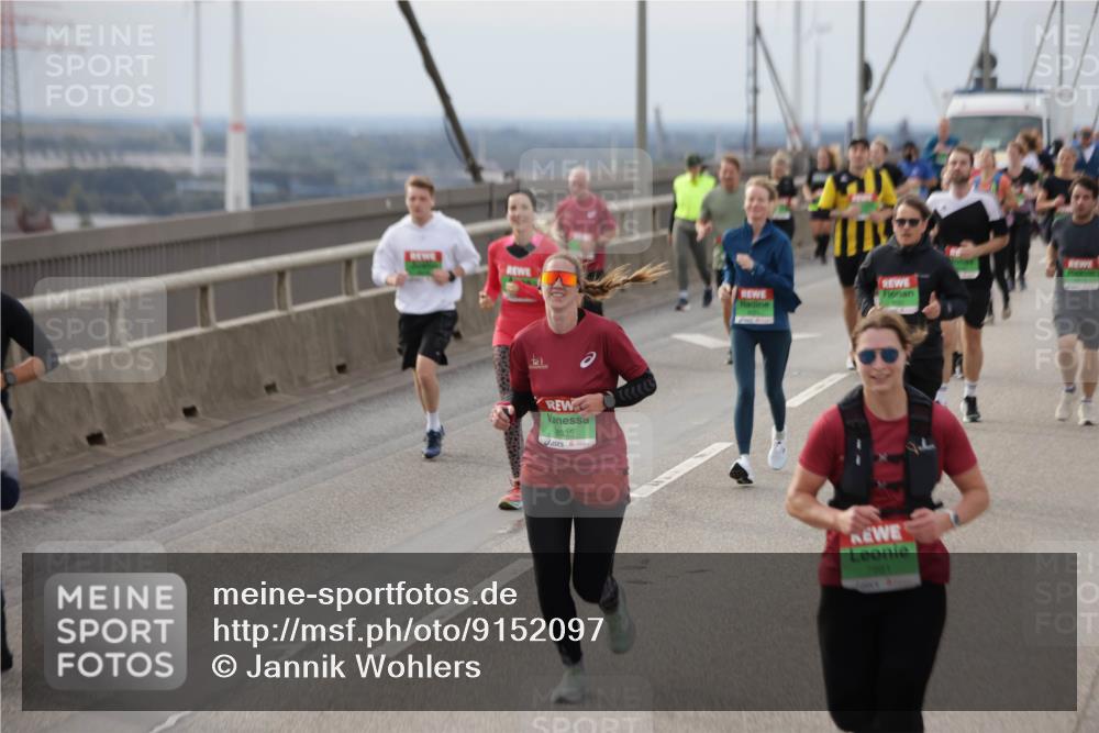 03.10.2025 - Köhlbrandbrückenlauf Jannik Wohlers http://msf.ph/oto/9152097 03.10.2025 16:00:17 Position 1 8335, 7991 meine-sportfotos.de