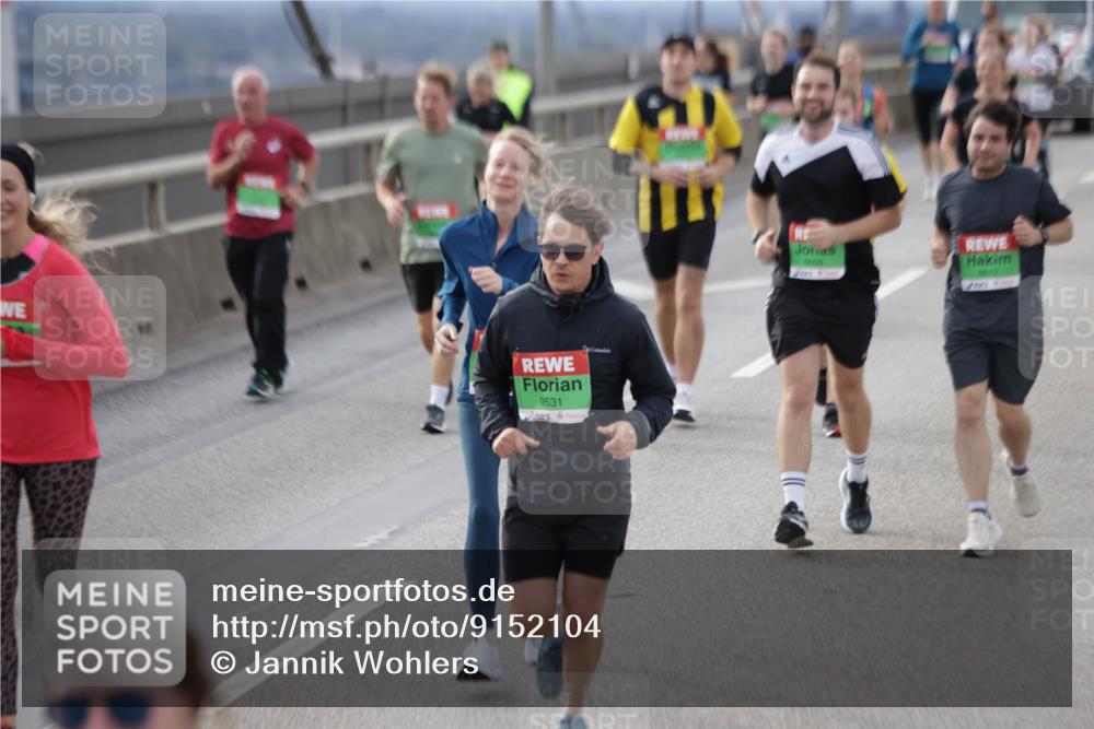 03.10.2025 - Köhlbrandbrückenlauf Jannik Wohlers http://msf.ph/oto/9152104 03.10.2025 16:00:19 Position 1 9531, 8609, 8612 meine-sportfotos.de