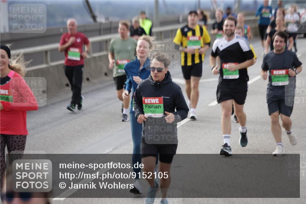 03.10.2025 - Köhlbrandbrückenlauf Jannik Wohlers http://msf.ph/oto/9152105 03.10.2025 16:00:20 Position 1 9531, 8609, 8612 meine-sportfotos.de