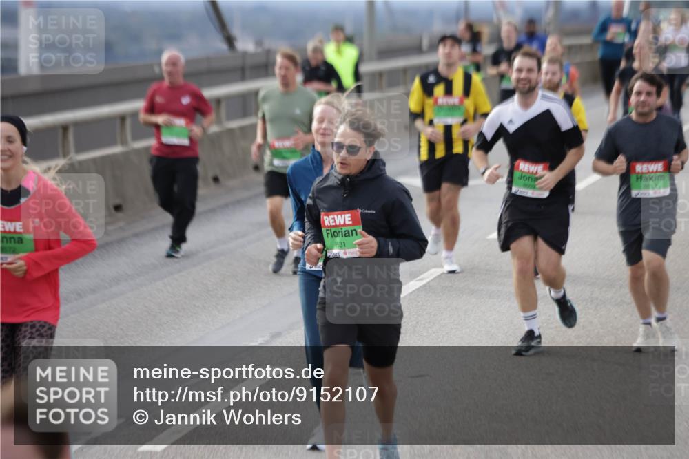03.10.2025 - Köhlbrandbrückenlauf Jannik Wohlers http://msf.ph/oto/9152107 03.10.2025 16:00:20 Position 1 3672, 0531, 8609, 8612 meine-sportfotos.de