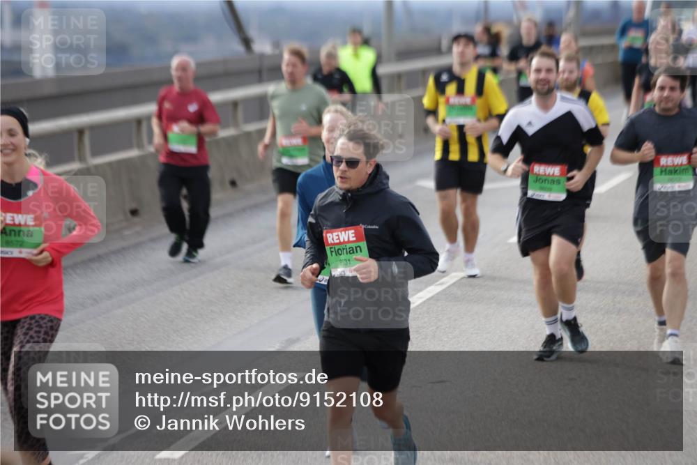 03.10.2025 - Köhlbrandbrückenlauf Jannik Wohlers http://msf.ph/oto/9152108 03.10.2025 16:00:20 Position 1 8572, 9531, 8612, 8609 meine-sportfotos.de
