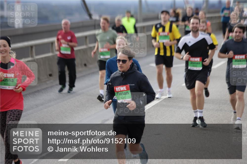 03.10.2025 - Köhlbrandbrückenlauf Jannik Wohlers http://msf.ph/oto/9152109 03.10.2025 16:00:20 Position 1 8572, 9531, 8612, 8609 meine-sportfotos.de