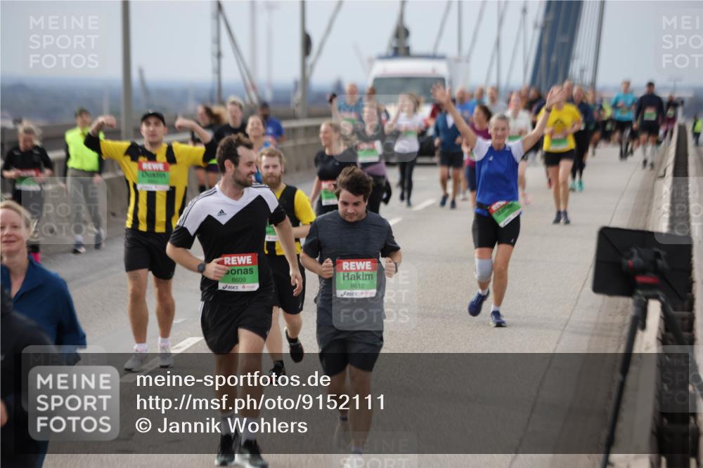 03.10.2025 - Köhlbrandbrückenlauf Jannik Wohlers http://msf.ph/oto/9152111 03.10.2025 16:00:21 Position 1 8609, 8612 meine-sportfotos.de