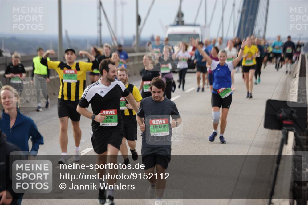 03.10.2025 - Köhlbrandbrückenlauf Jannik Wohlers http://msf.ph/oto/9152112 03.10.2025 16:00:21 Position 1 8609, 8612 meine-sportfotos.de