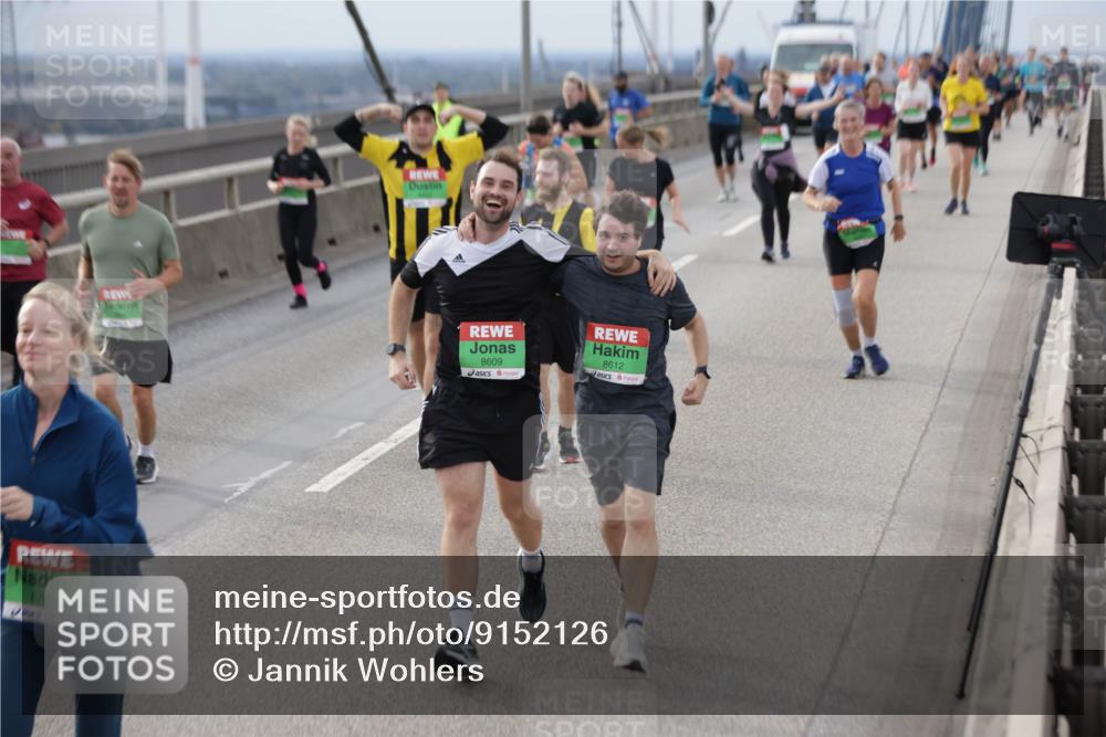 03.10.2025 - Köhlbrandbrückenlauf Jannik Wohlers http://msf.ph/oto/9152126 03.10.2025 16:00:22 Position 1 8261, 8609, 8612 meine-sportfotos.de
