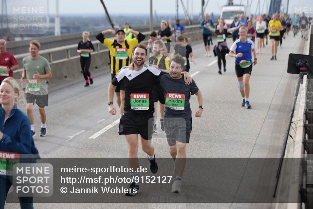 03.10.2025 - Köhlbrandbrückenlauf Jannik Wohlers http://msf.ph/oto/9152127 03.10.2025 16:00:23 Position 1 8261, 8609, 8612 meine-sportfotos.de