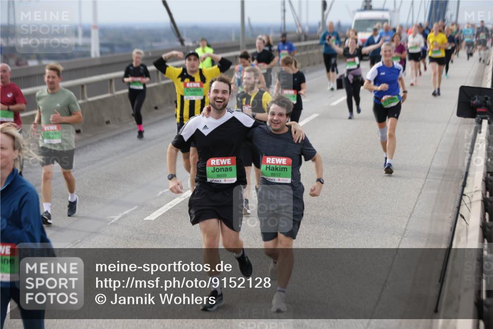 03.10.2025 - Köhlbrandbrückenlauf Jannik Wohlers http://msf.ph/oto/9152128 03.10.2025 16:00:23 Position 1 8609, 8612 meine-sportfotos.de