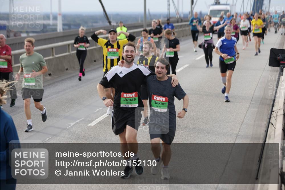 03.10.2025 - Köhlbrandbrückenlauf Jannik Wohlers http://msf.ph/oto/9152130 03.10.2025 16:00:23 Position 1 8609, 8612 meine-sportfotos.de