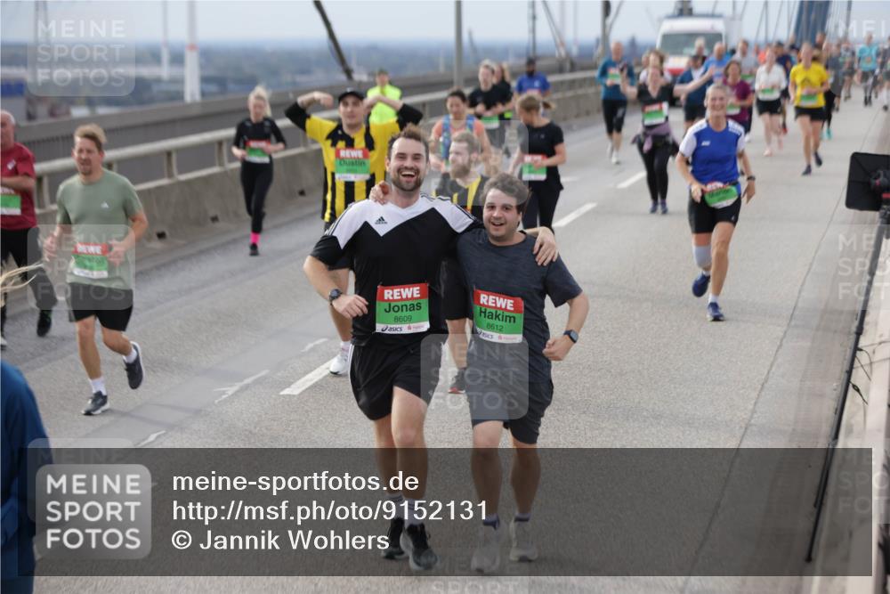 03.10.2025 - Köhlbrandbrückenlauf Jannik Wohlers http://msf.ph/oto/9152131 03.10.2025 16:00:23 Position 1 8609, 8612 meine-sportfotos.de